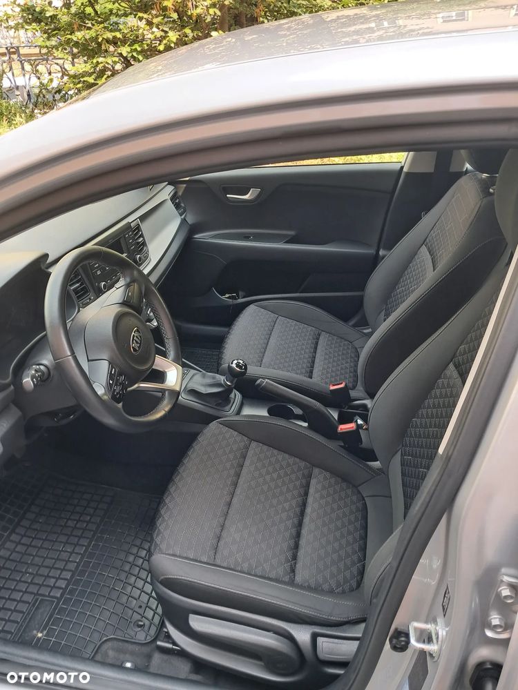 Kia Rio 1.2 M - 11