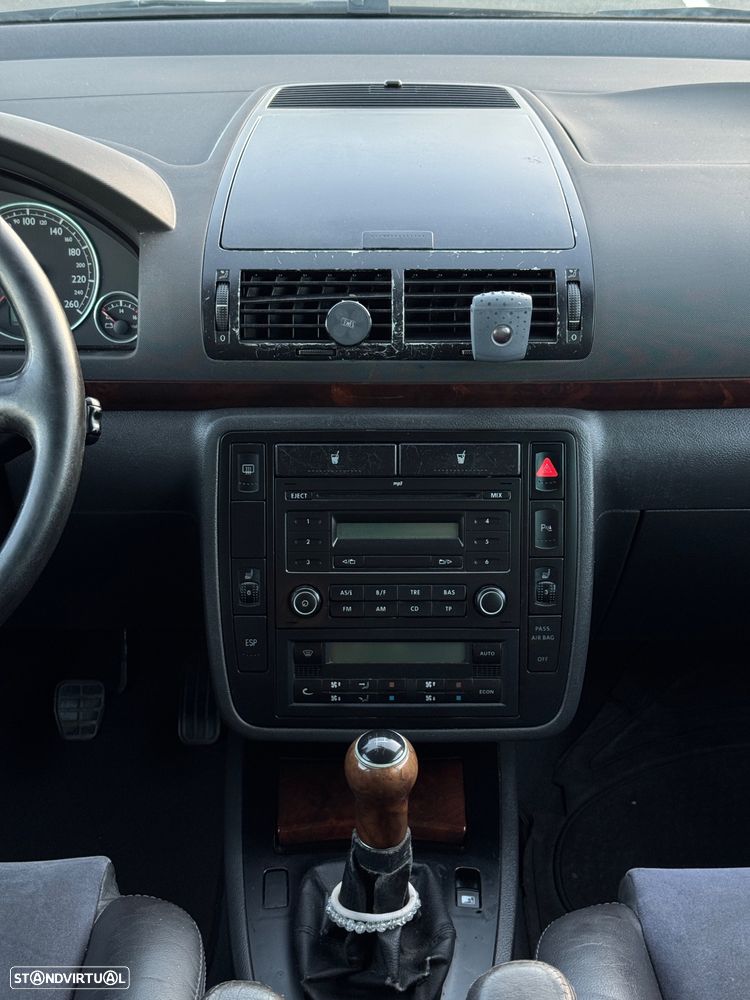 VW Sharan 2.0 TDI Confortline - 11