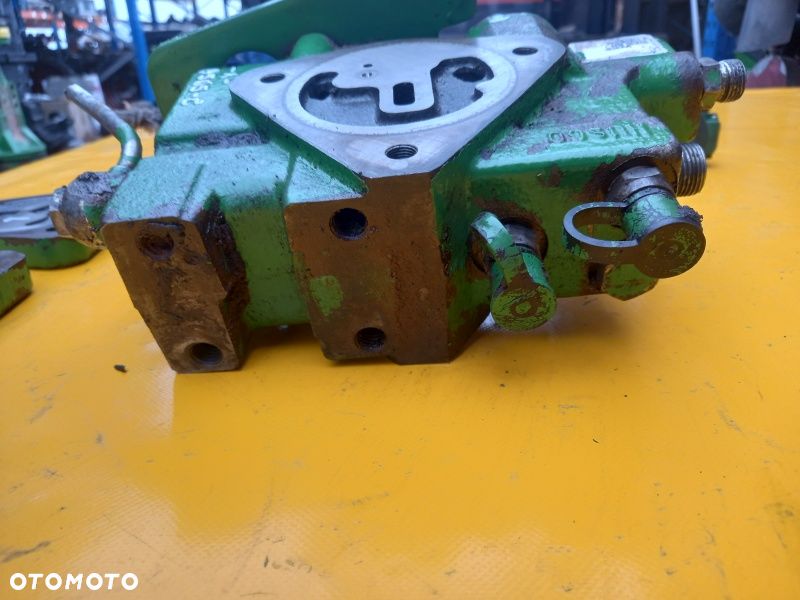 Blok zawór priorytetowy pierwszeństwa John Deere 6910 - 6
