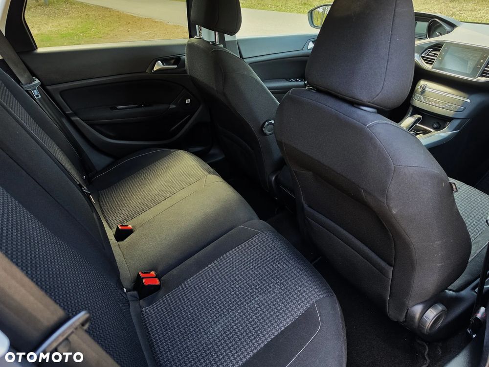 Peugeot 308 BlueHDi 130 EAT8 Stop & Start Allure Business-Paket - 15