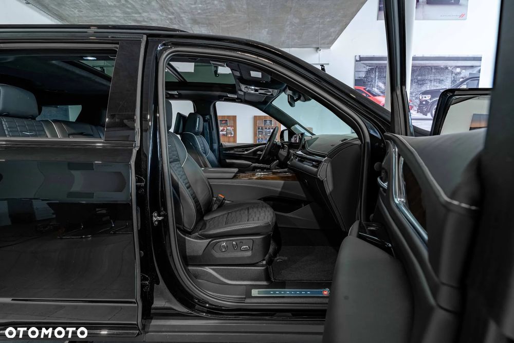 Cadillac Escalade - 26