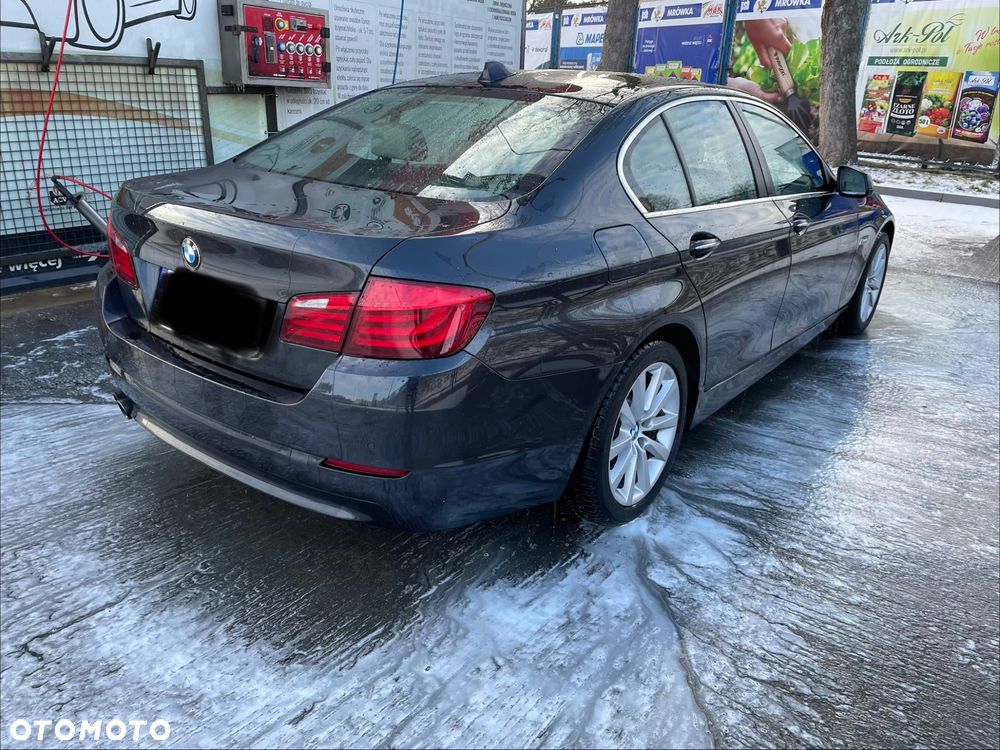 BMW Seria 5 528i - 2