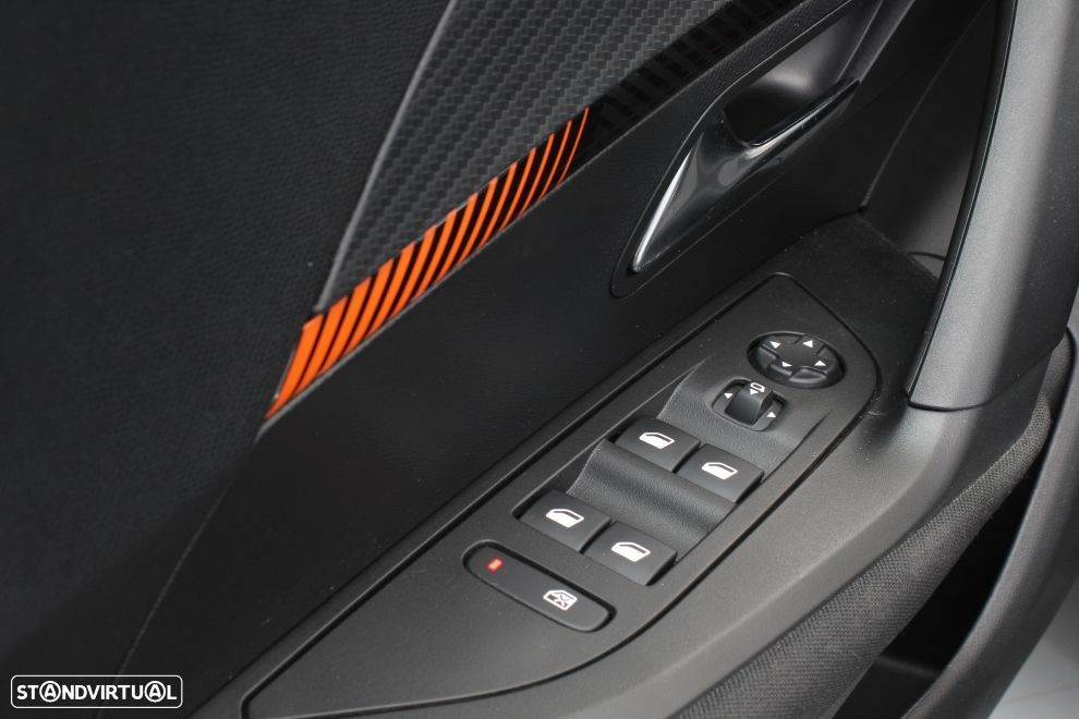 Peugeot 2008 1.2 PureTech Active Pack - 21