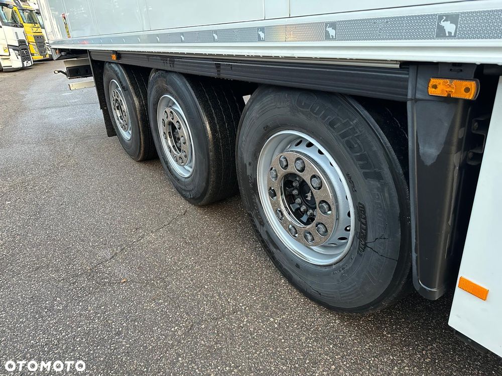 Schmitz Cargobull SKO 24 - 8