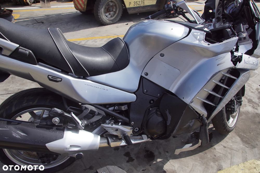 Motocykl na części - Kawasaki GTR 1400 1352 cm³ 155 KM 2011R Silnik Skrzynia Siedzenie Laga Koło Licznik Lampa Bagażnik Owiewka Manetka Amortyzator Sterownik Moduł - 10