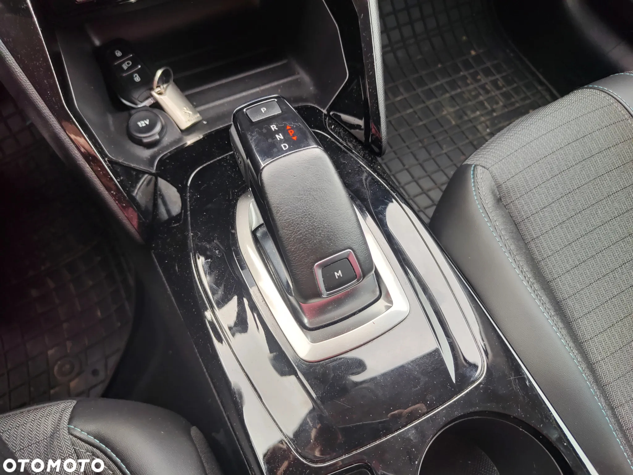 Peugeot 208 - 15
