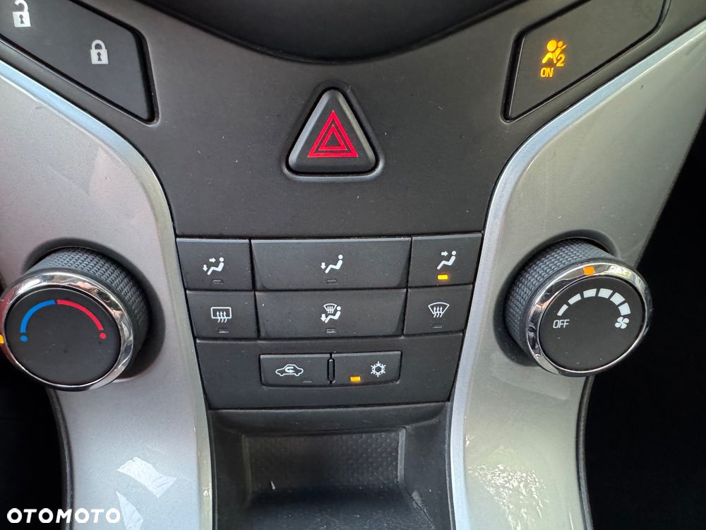 Chevrolet Cruze 1.6 - 28