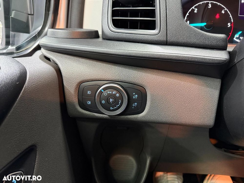 Ford Transit Conect - 27