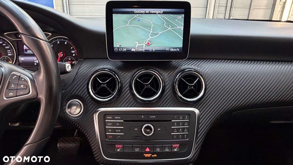 Mercedes-Benz GLA - 28