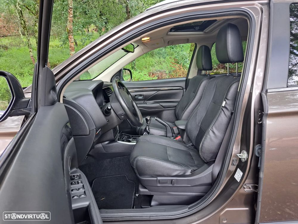 Mitsubishi Outlander 2.2 DI-D Intense - 14