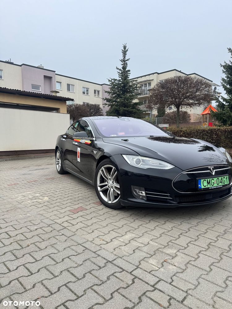 Tesla Model S - 3