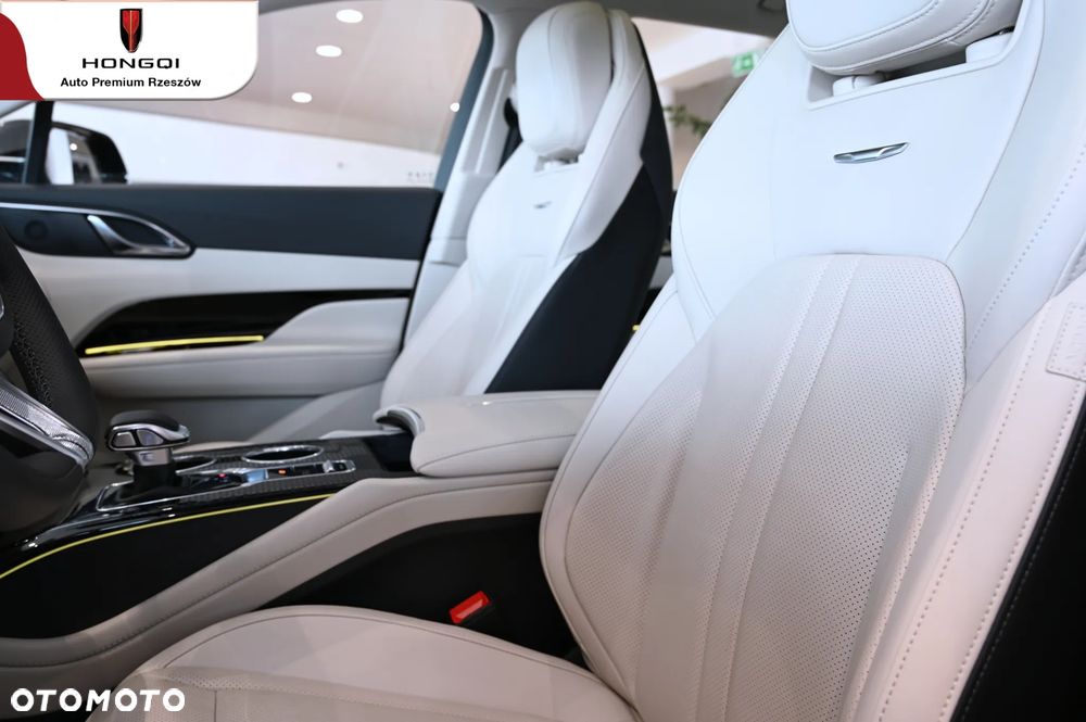 Hongqi HS3 - 11