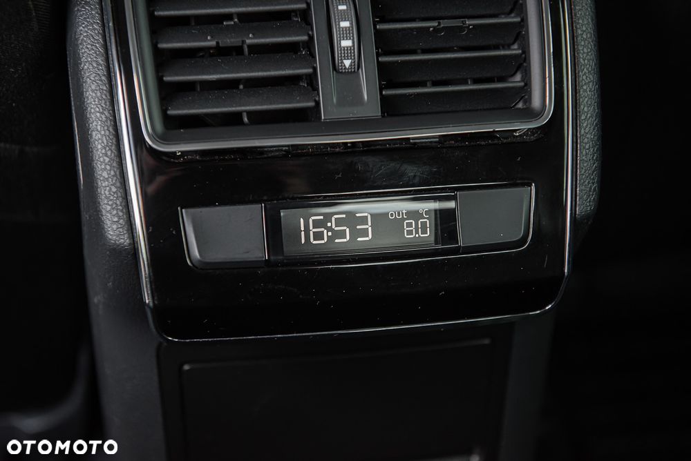 Skoda Superb 1.6 TDI DSG Ambition - 27