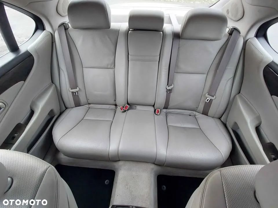 Lexus LS - 10