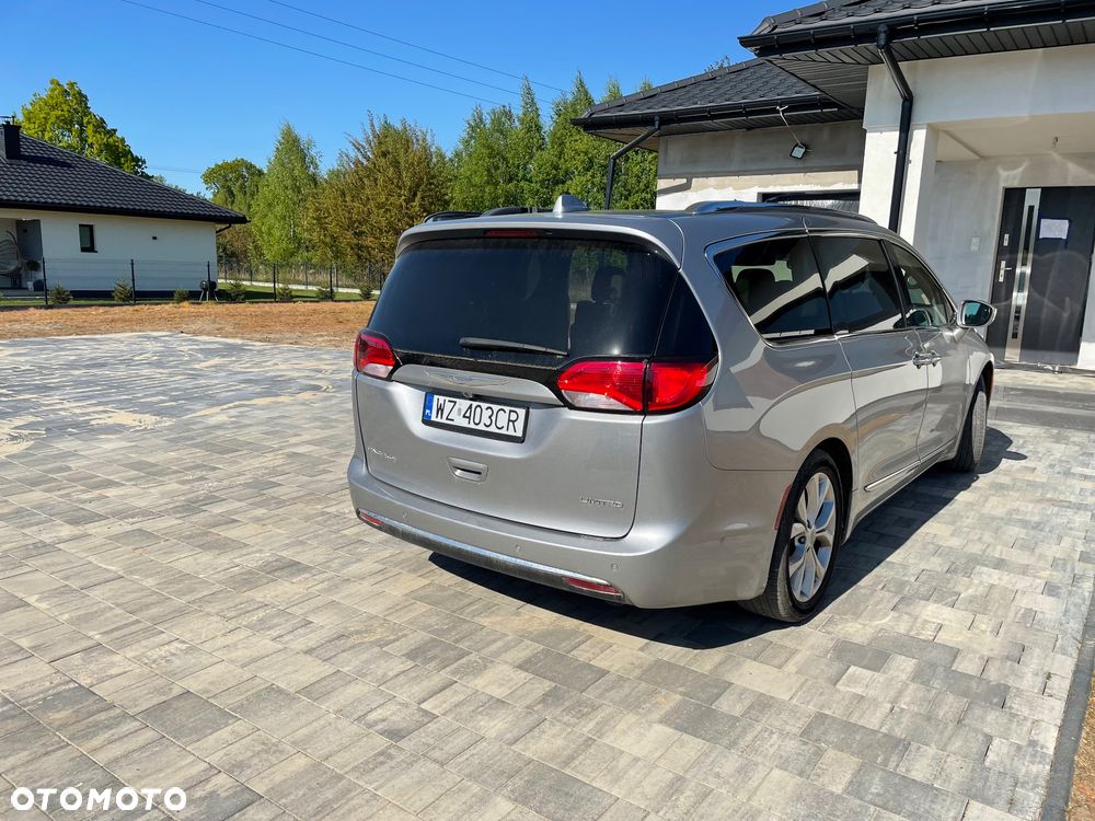 Chrysler Pacifica - 5