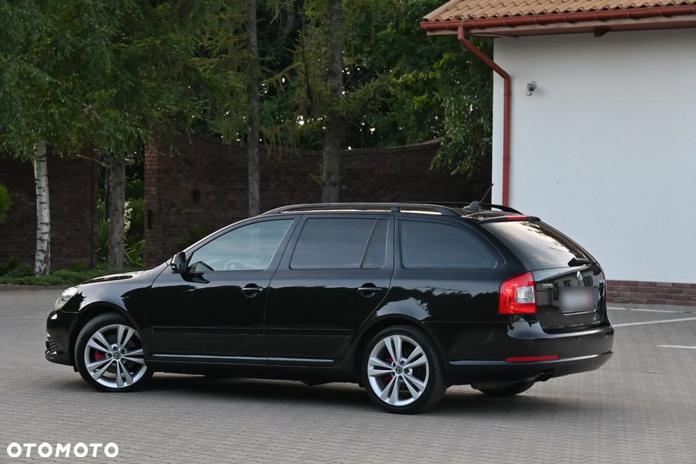 Skoda Octavia 2.0 TSI DSG RS - 17