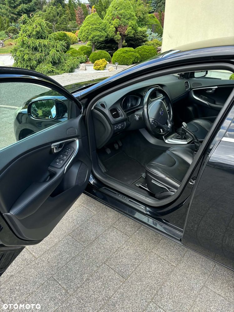 Volvo V40 D2 R Design - 13