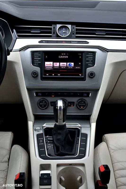 Volkswagen Passat 2.0 TDI DSG Highline - 19