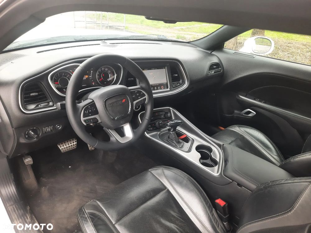 Dodge Challenger - 10