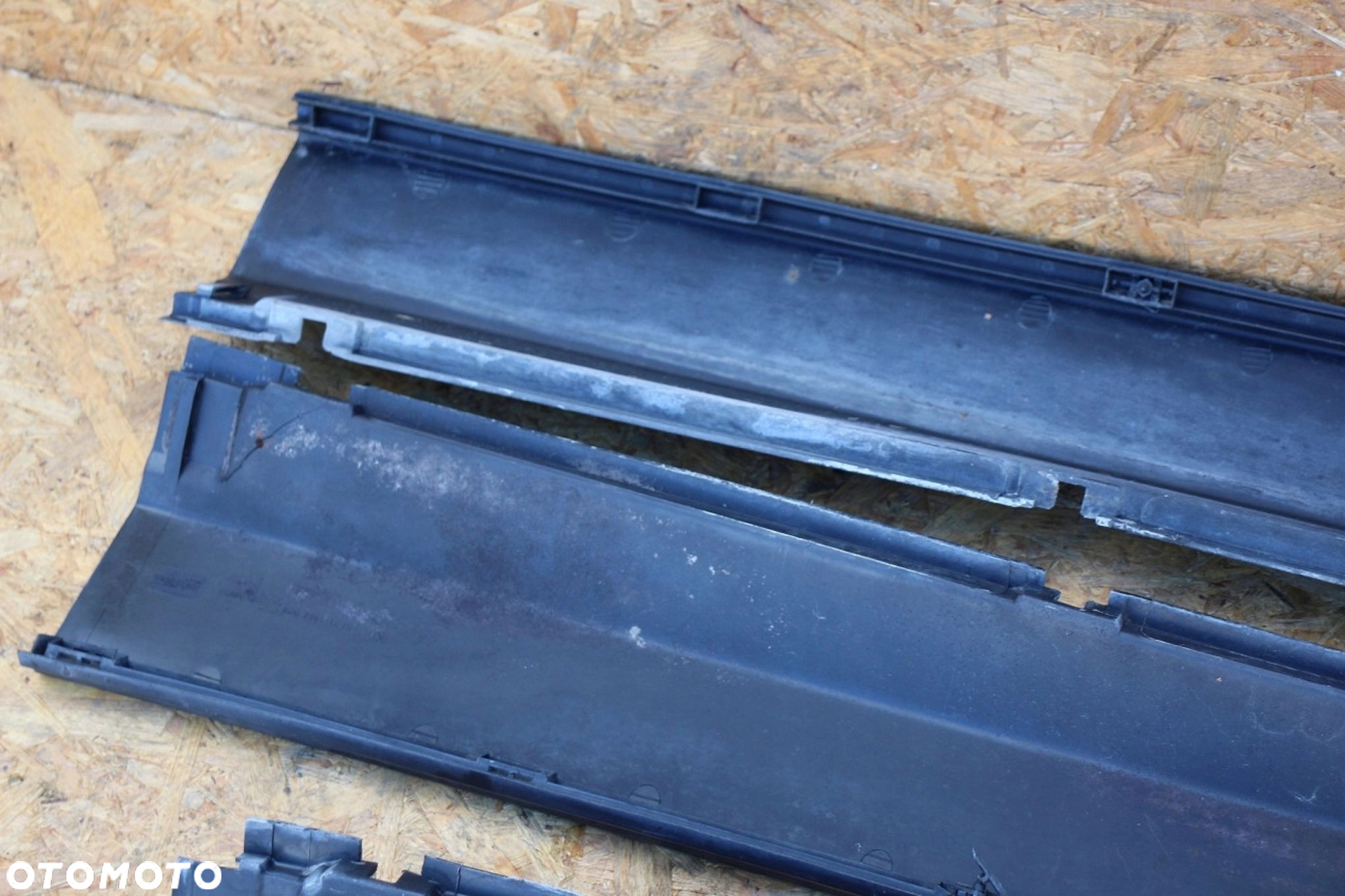 Listwy nakładki na progi plastikowe BMW 7 e32 oryginalne komplet - 7