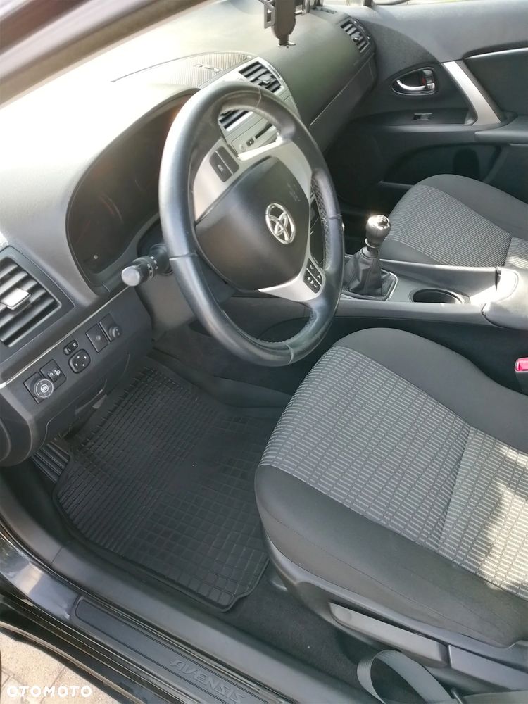 Toyota Avensis 1.6 Premium - 11