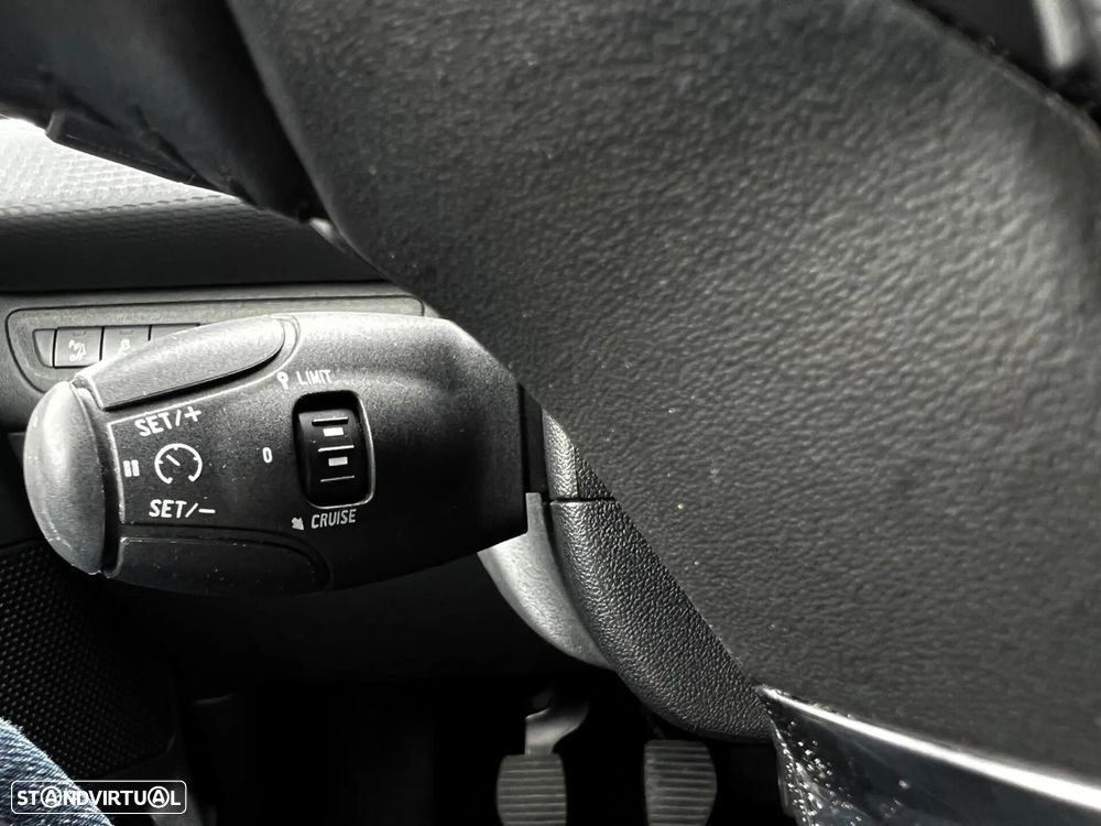 Peugeot 2008 1.2 PureTech Active - 12
