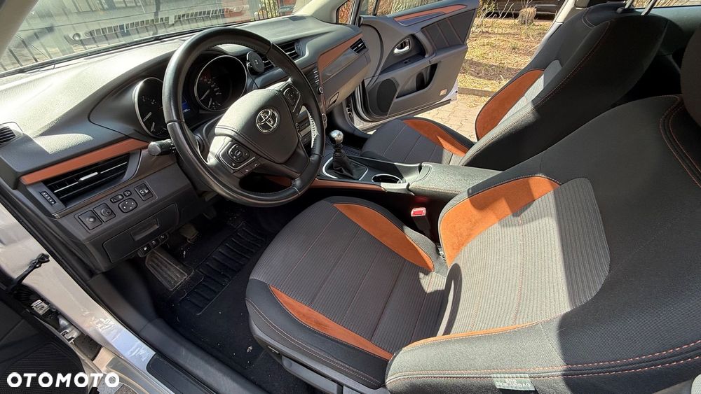 Toyota Avensis 1.8 Sol - 6