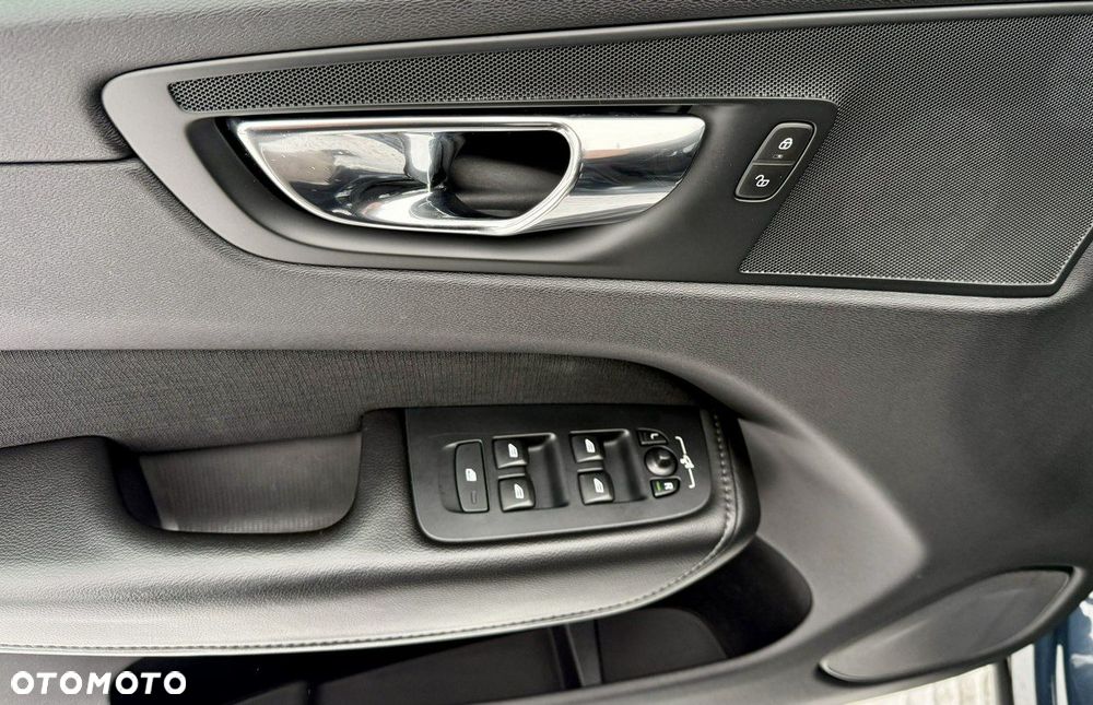 Volvo XC 60 D4 AWD Momentum Pro - 33