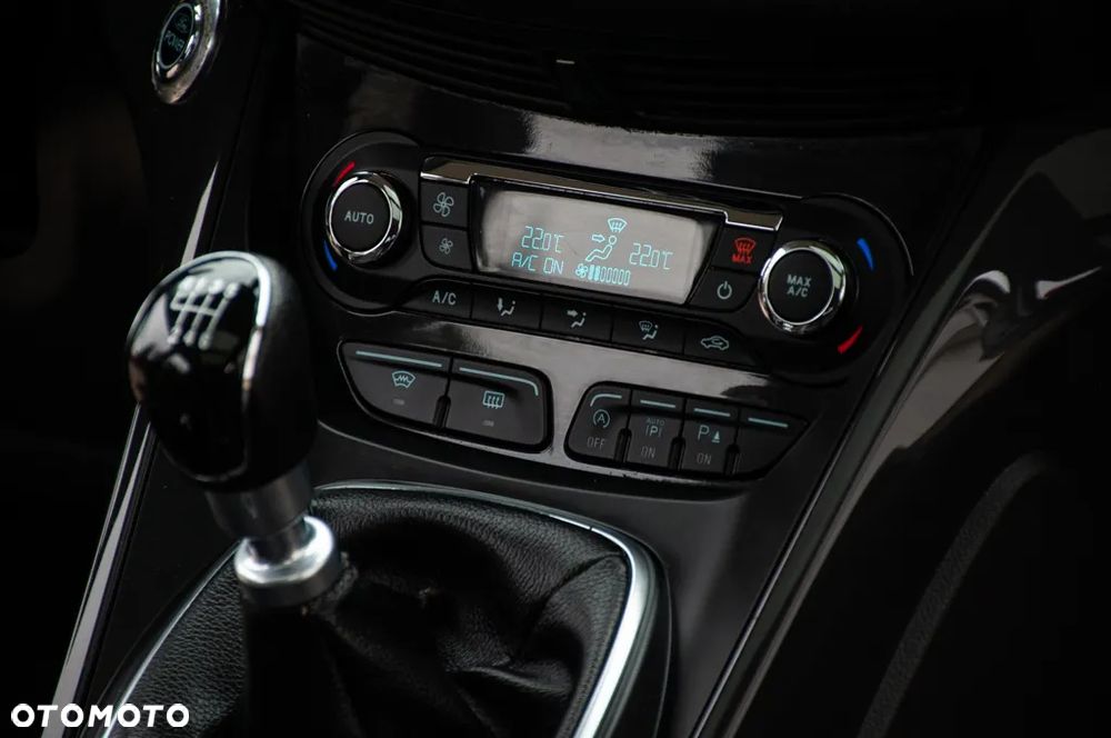 Ford Kuga 1.6 EcoBoost 2x4 Titanium - 35