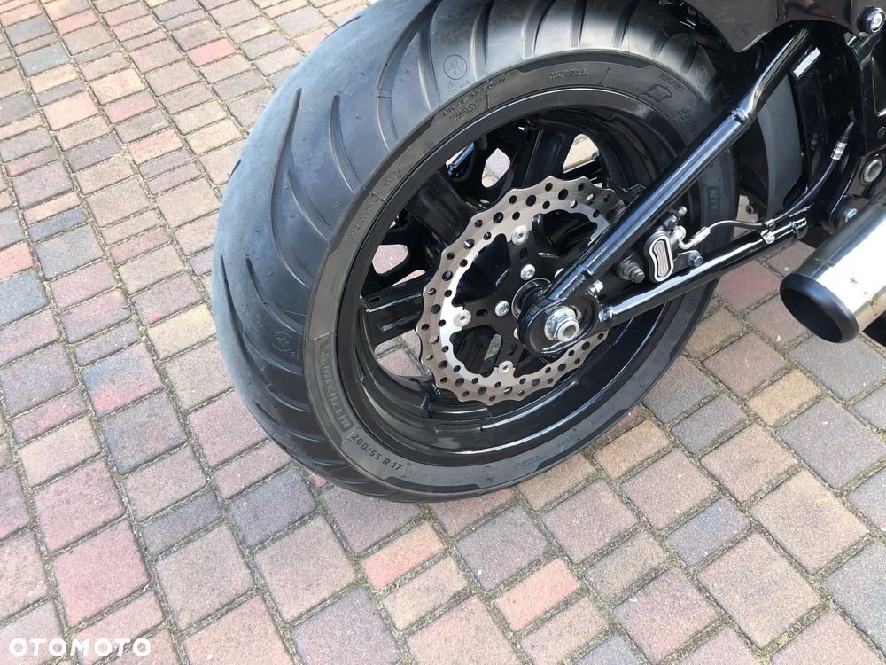 Harley-Davidson Softail Street Bob - 23