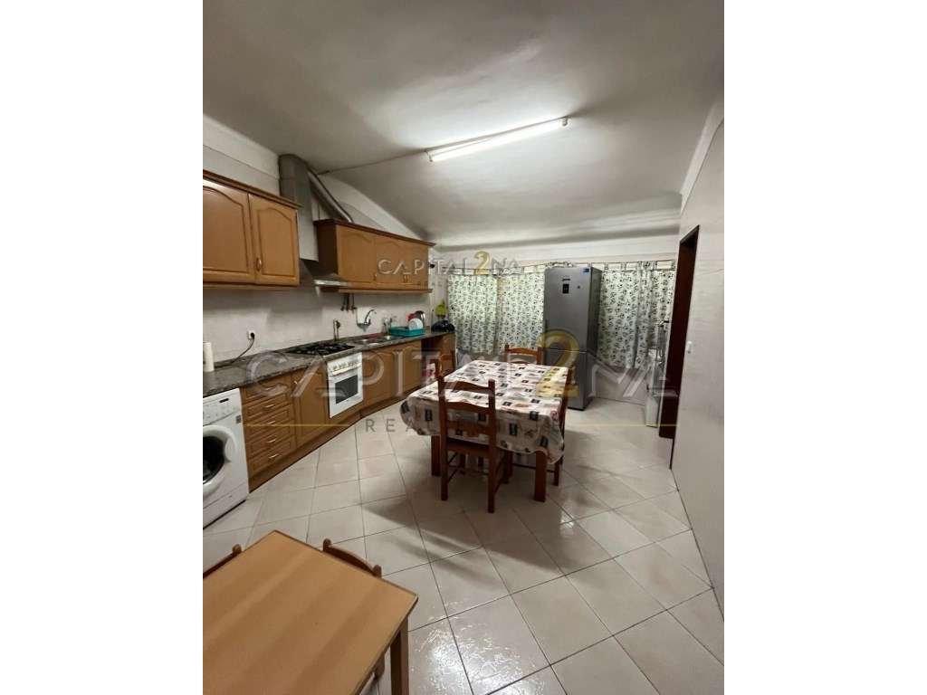 Prédio 4 Apartamentos T3 + Loja e ArmazémPrédio 4 Apartamentos T3 +... - Grande imagem: 3/48