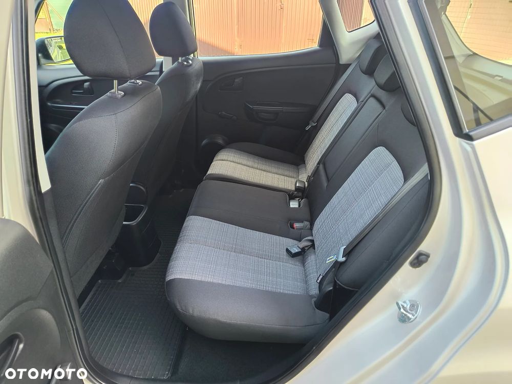 Kia Venga - 10