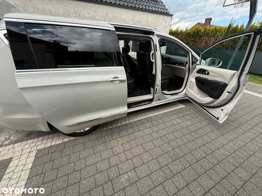 Chrysler Pacifica - 19