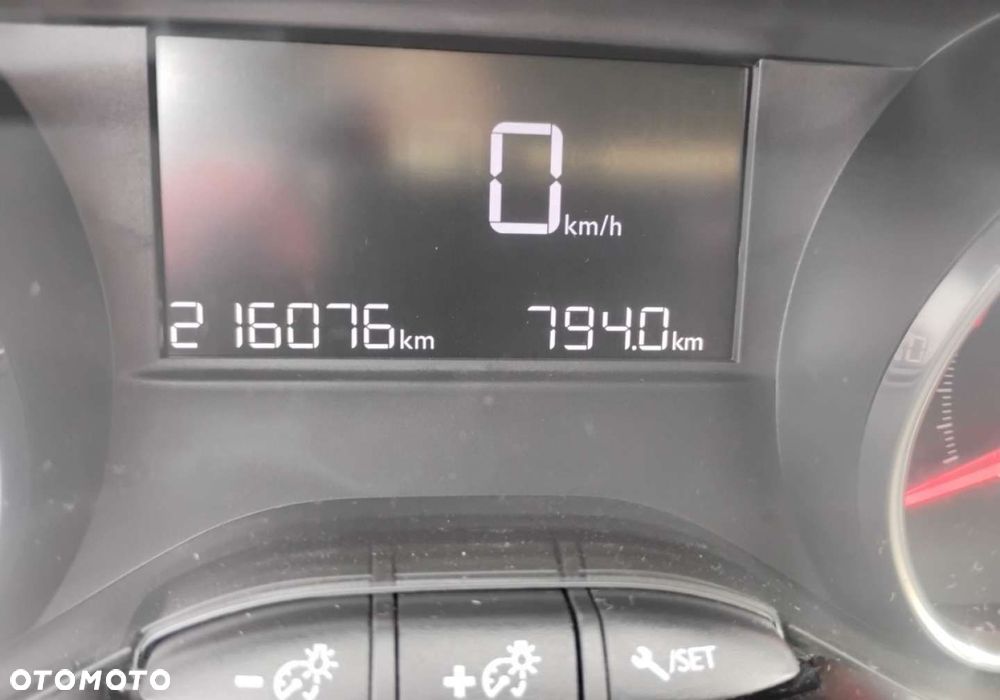 Peugeot 208 - 12