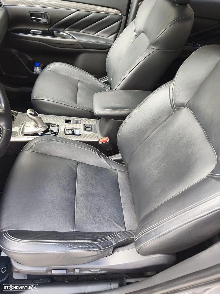 Mitsubishi Outlander - 11