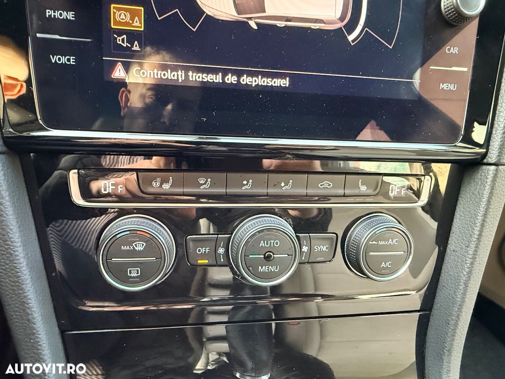 Volkswagen Golf 1.6 TDI Highline - 16