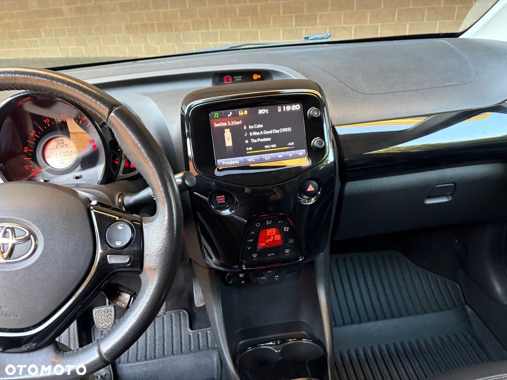 Toyota Aygo x-clusiv - 12
