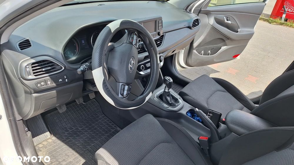 Hyundai i30 1.6 D Classic + - 13