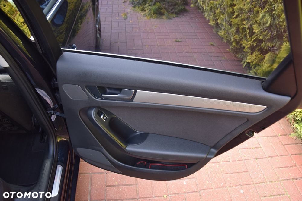 Audi A4 Avant 2.0 TDI DPF clean diesel quattro Ambiente - 27