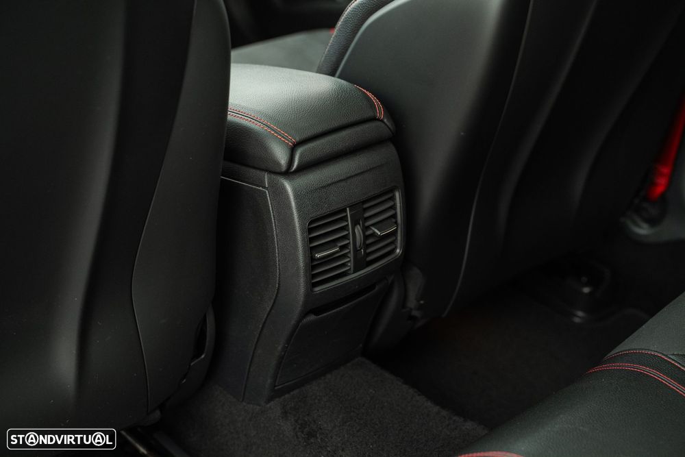 Mercedes-Benz GLA 45 AMG 4Matic 7G-DCT - 32