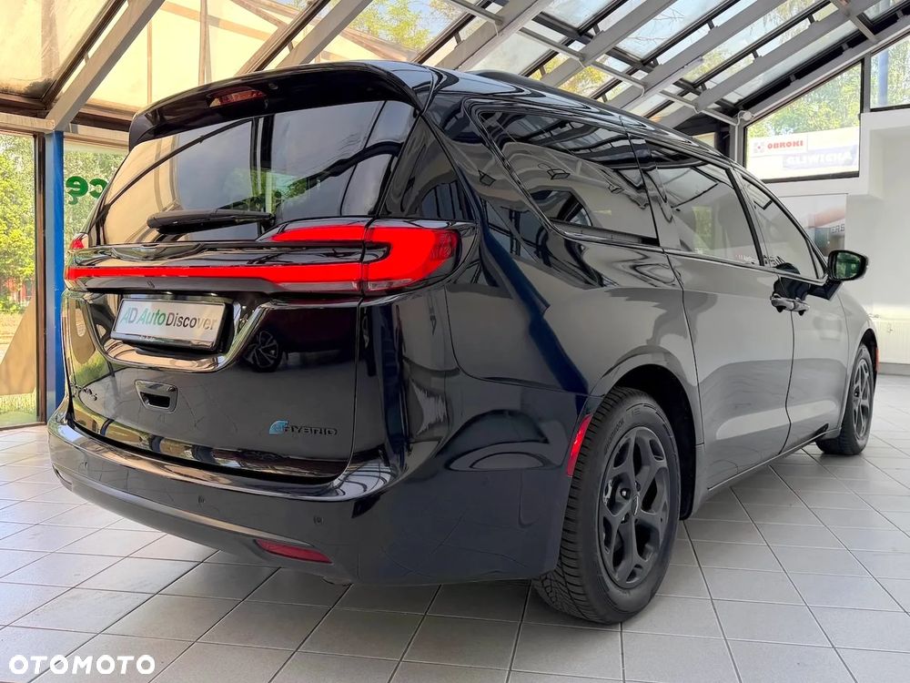 Chrysler Pacifica - 4
