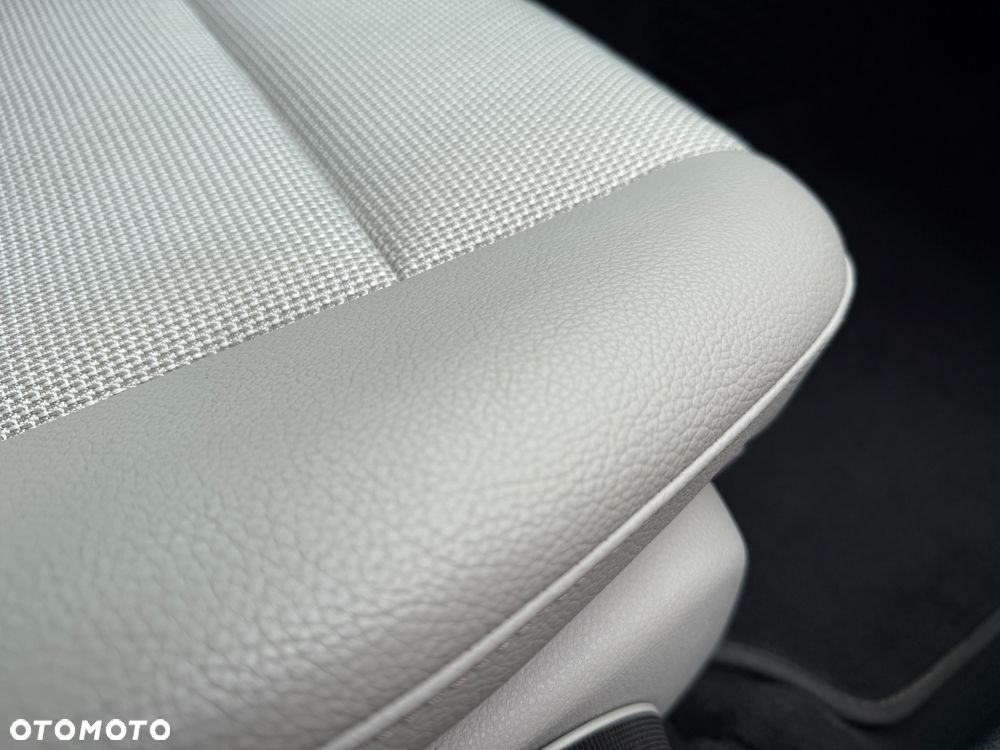 Mercedes-Benz Klasa C 180 CGI BlueEff Avantgarde - 20