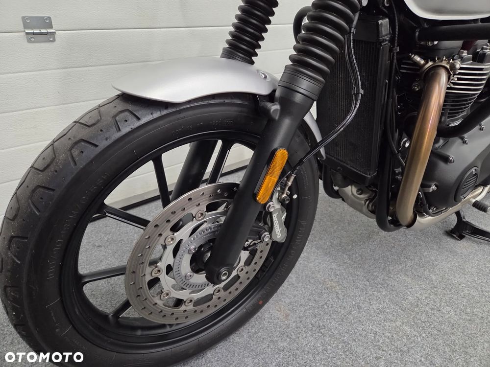 Triumph Street Twin - 14