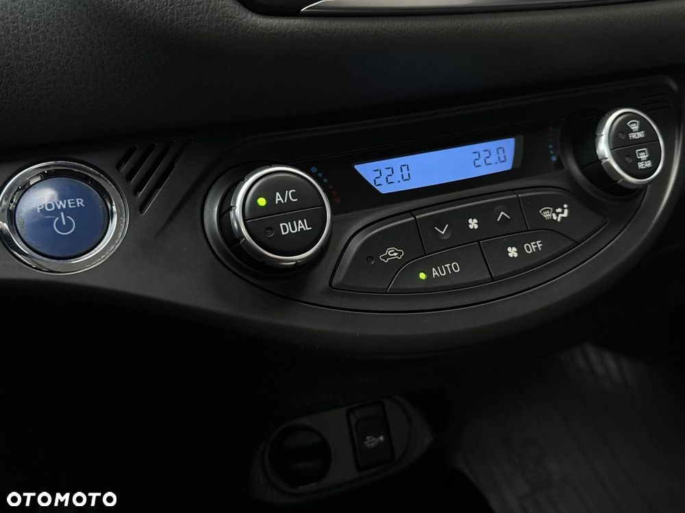 Toyota Yaris Hybrid 100 Premium EU6 - 26