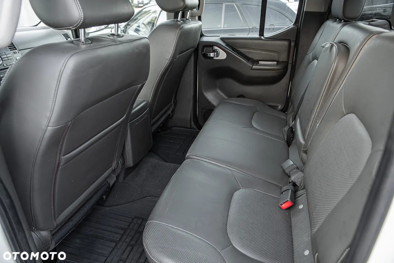 Nissan Navara 3.0 D V6 - 24