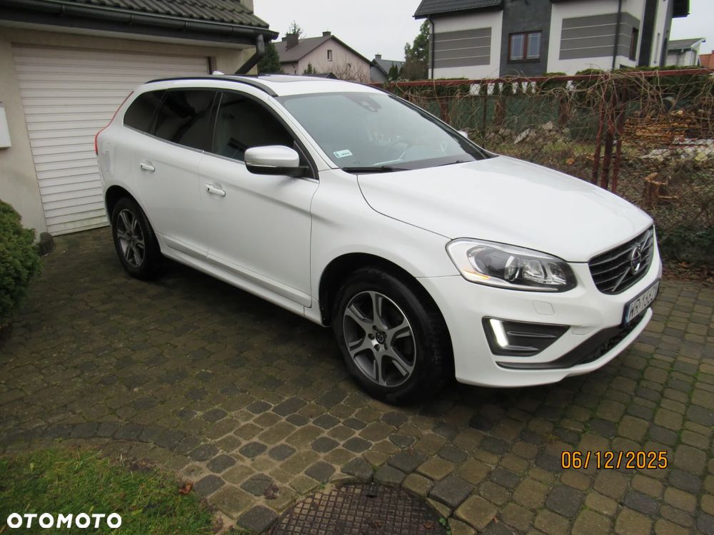 Volvo XC 60 D4 AWD R-Design Momentum - 12