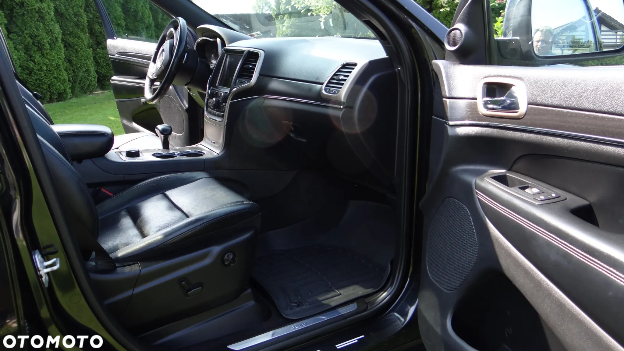 Jeep Grand Cherokee - 12