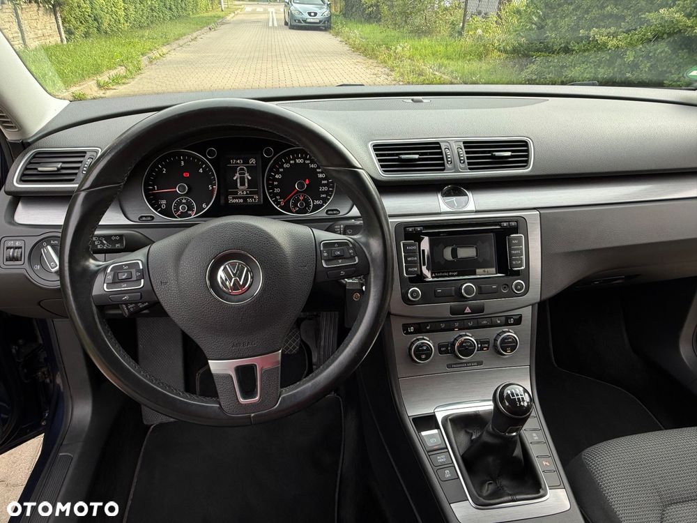 Volkswagen Passat 2.0 TDI Comfortline - 11