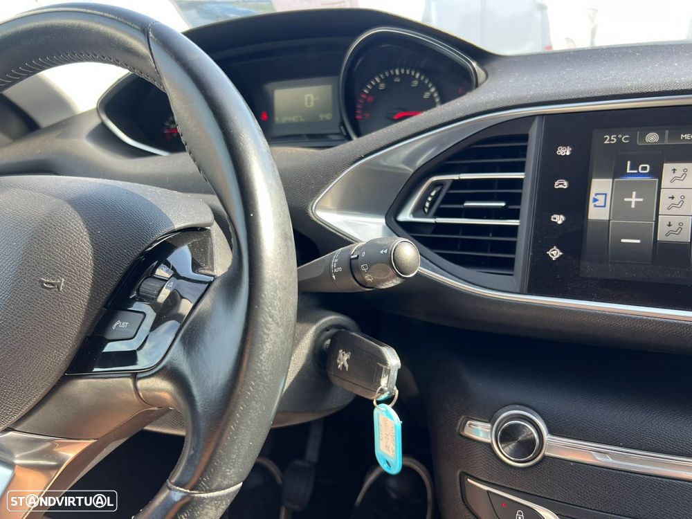 Peugeot 308 1.2 PureTech Active - 30