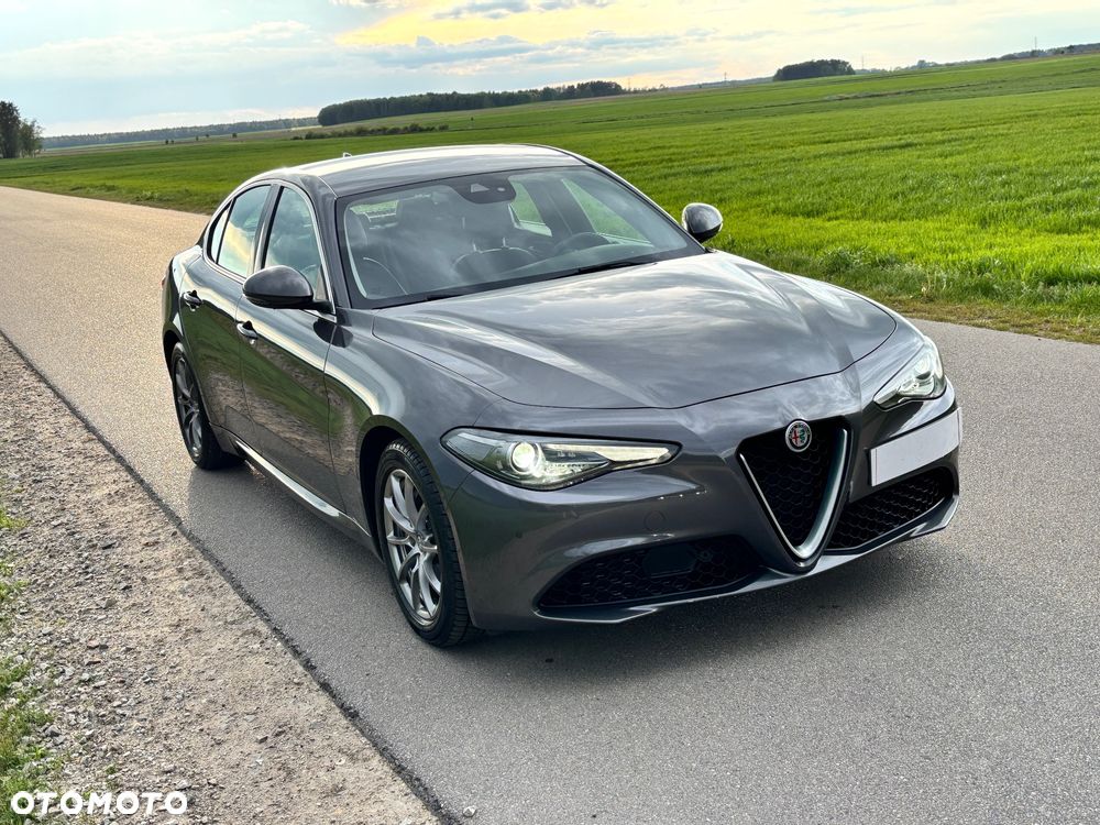 Alfa Romeo Giulia 2.2 AT8 Executive - 3